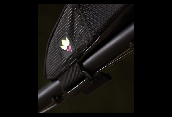 Miss Grape Node Adventure Rahmentasche Schwarz – Bild 4